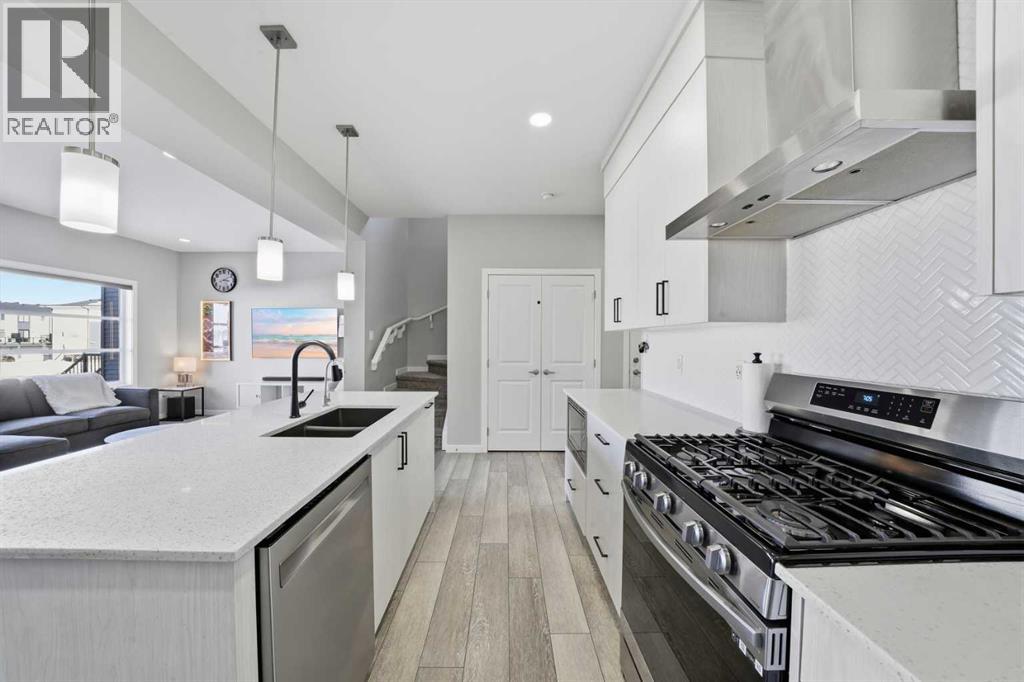 704 Creekstone Circle Sw, Calgary, Alberta  T2X 4Y6 - Photo 7 - A2286641