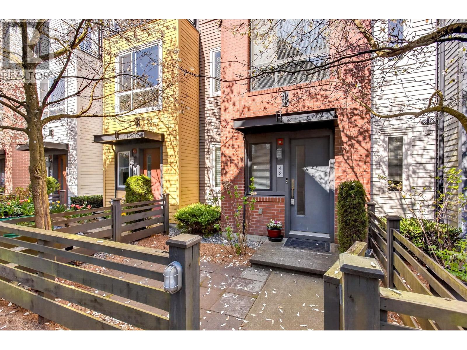 42 2332 Ranger Lane, Port Coquitlam, British Columbia  V3B 0J4 - Photo 2 - R3108279