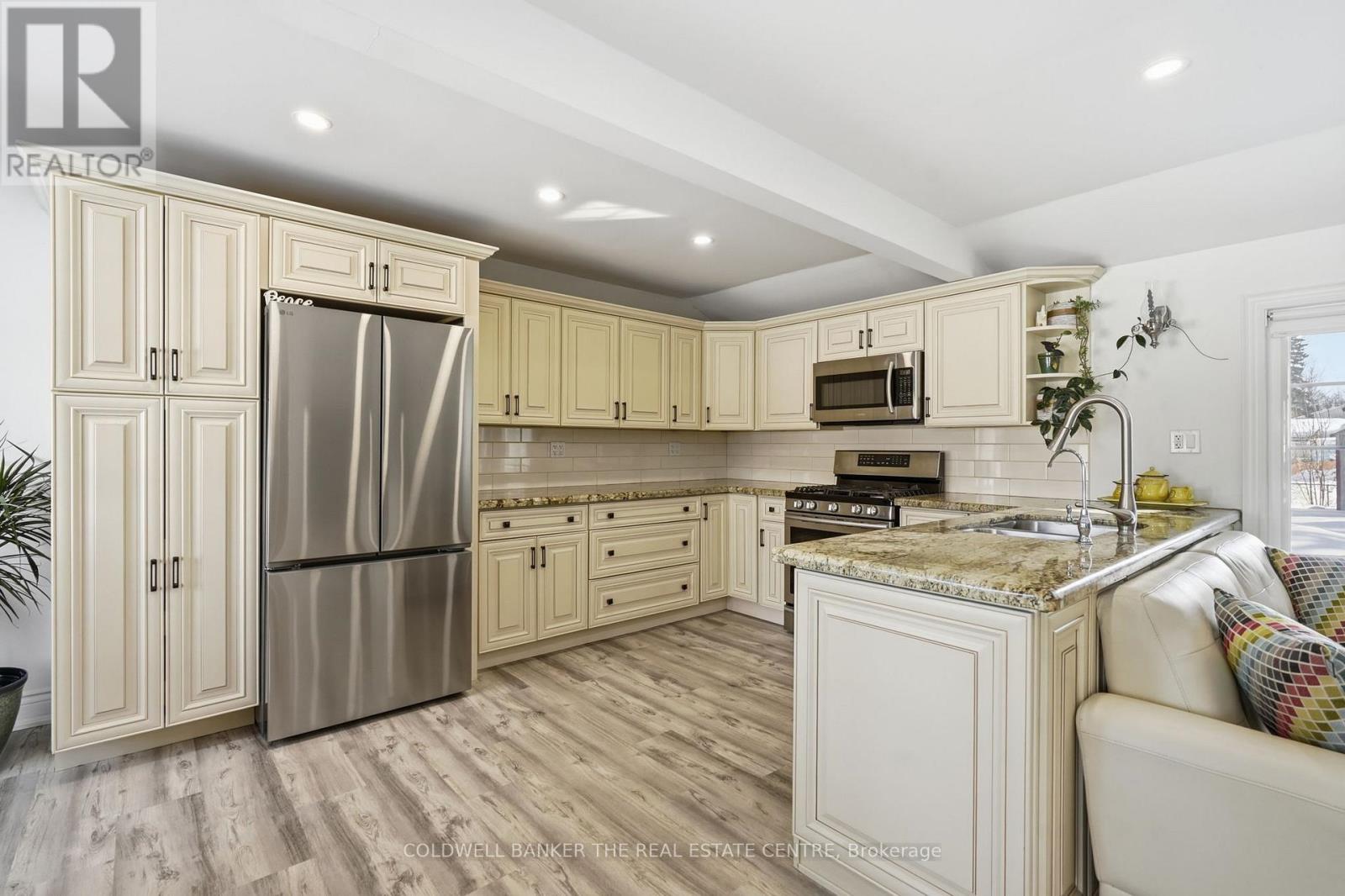 1127 Shore Acres Drive, Innisfil, Ontario  L0L 1R0 - Photo 11 - N12981786