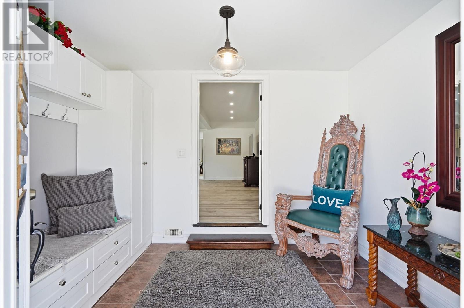 1127 Shore Acres Drive, Innisfil, Ontario  L0L 1R0 - Photo 6 - N12981786