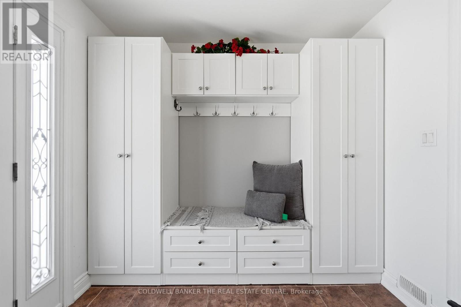 1127 Shore Acres Drive, Innisfil, Ontario  L0L 1R0 - Photo 7 - N12981786