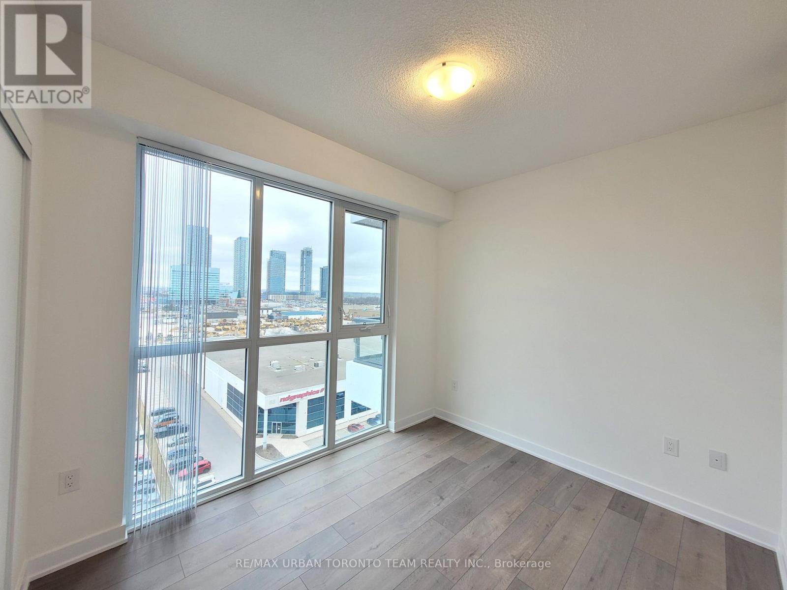 1016 - 10 Honeycrisp Crescent, Vaughan, Ontario  L4K 0M7 - Photo 10 - N12981892