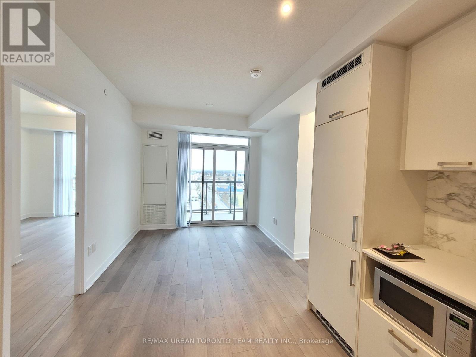 1016 - 10 Honeycrisp Crescent, Vaughan, Ontario  L4K 0M7 - Photo 2 - N12981892