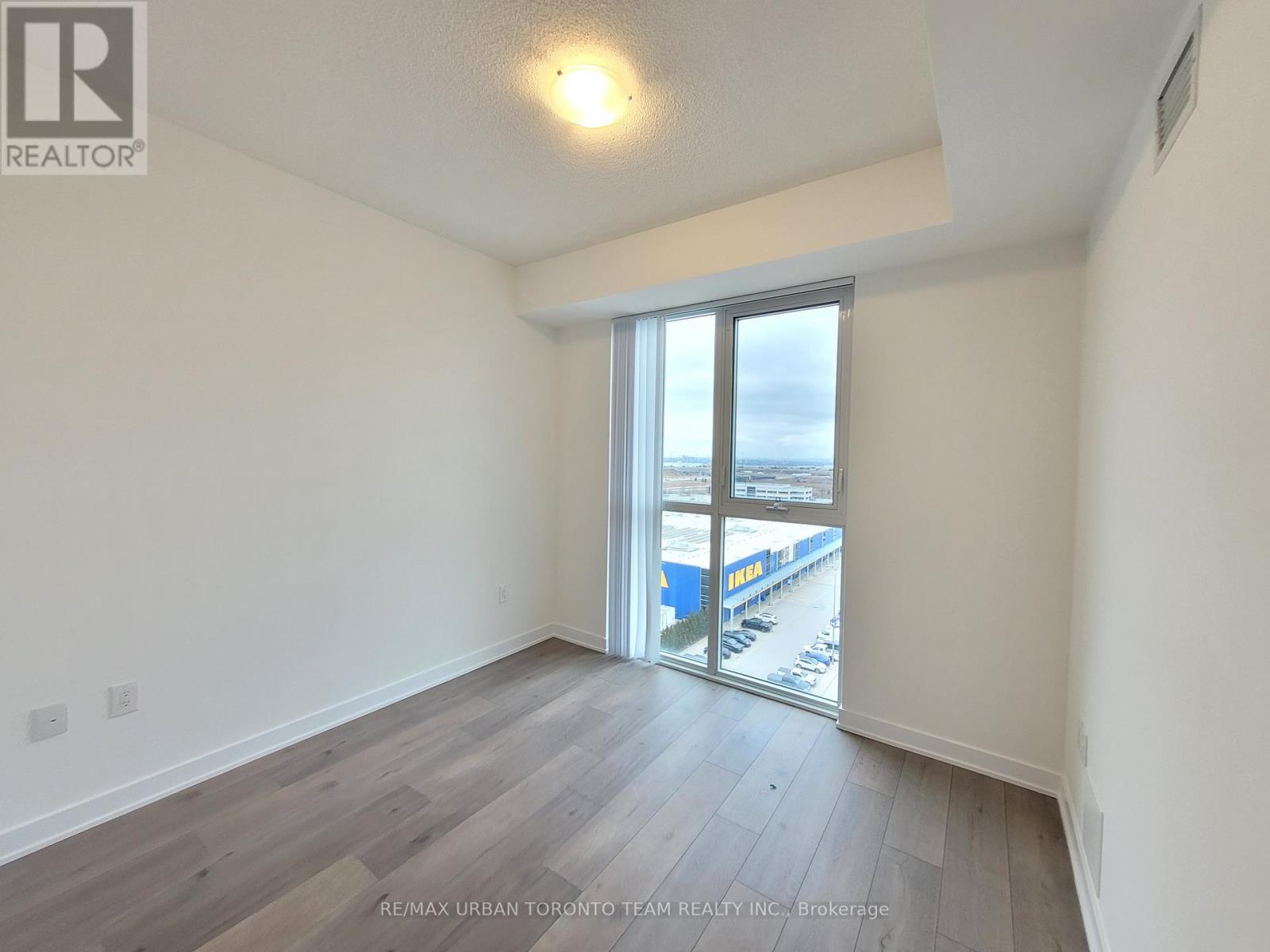 1016 - 10 Honeycrisp Crescent, Vaughan, Ontario  L4K 0M7 - Photo 7 - N12981892