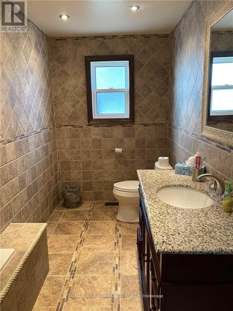 30 Forest Circle Court, Vaughan, Ontario  L4L 1N9 - Photo 13 - N12981896