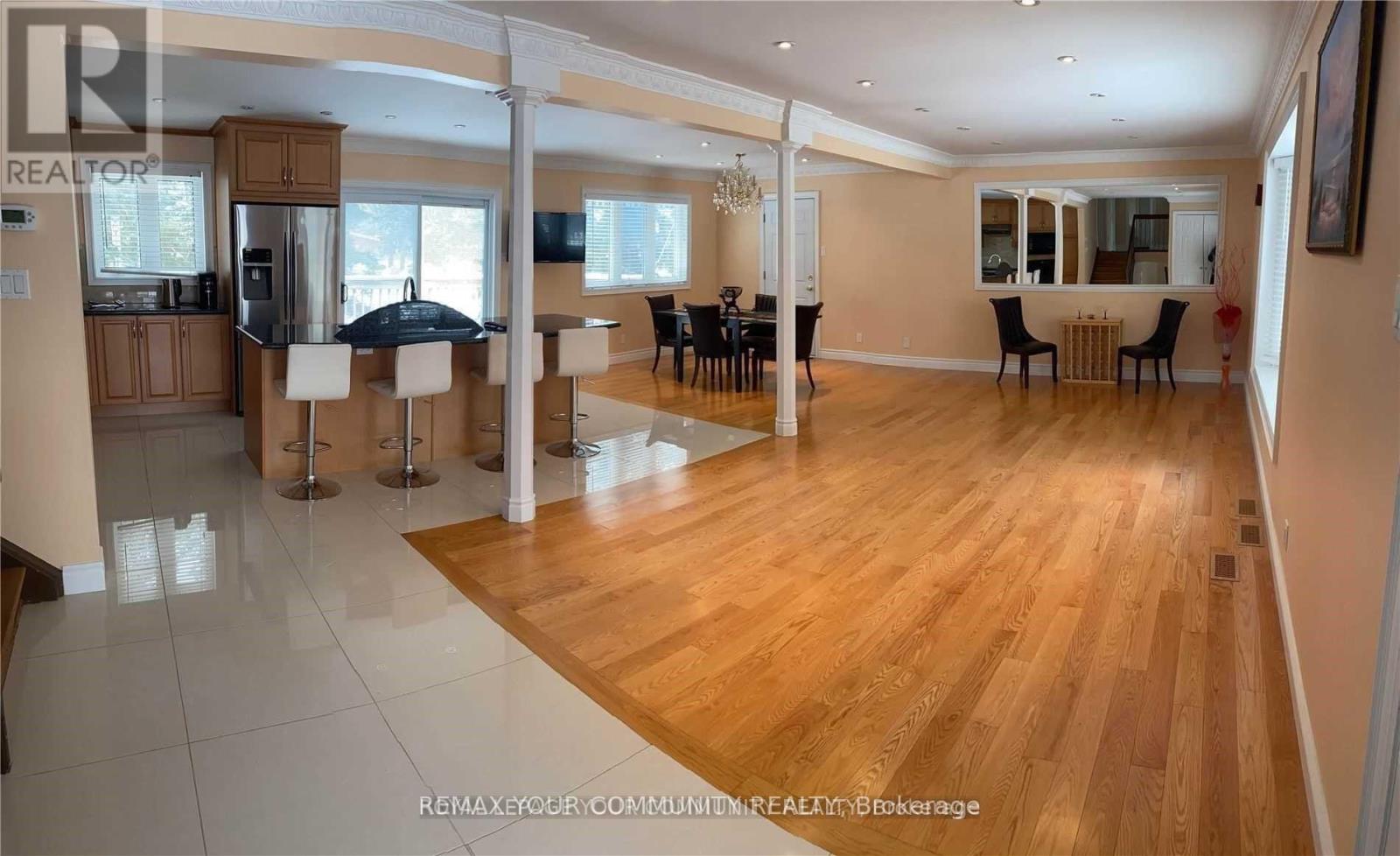 30 Forest Circle Court, Vaughan, Ontario  L4L 1N9 - Photo 4 - N12981896