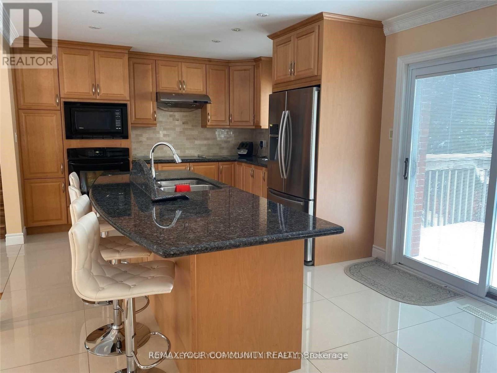 30 Forest Circle Court, Vaughan, Ontario  L4L 1N9 - Photo 6 - N12981896