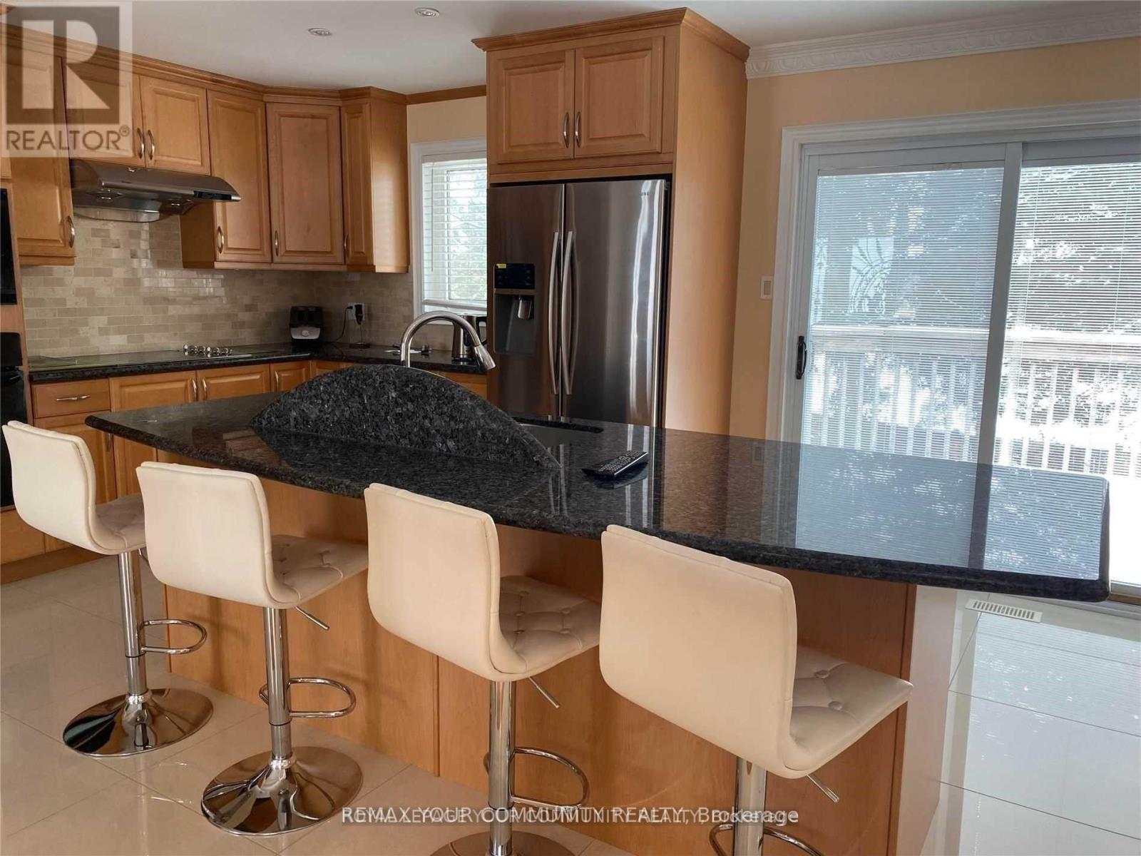 30 Forest Circle Court, Vaughan, Ontario  L4L 1N9 - Photo 8 - N12981896