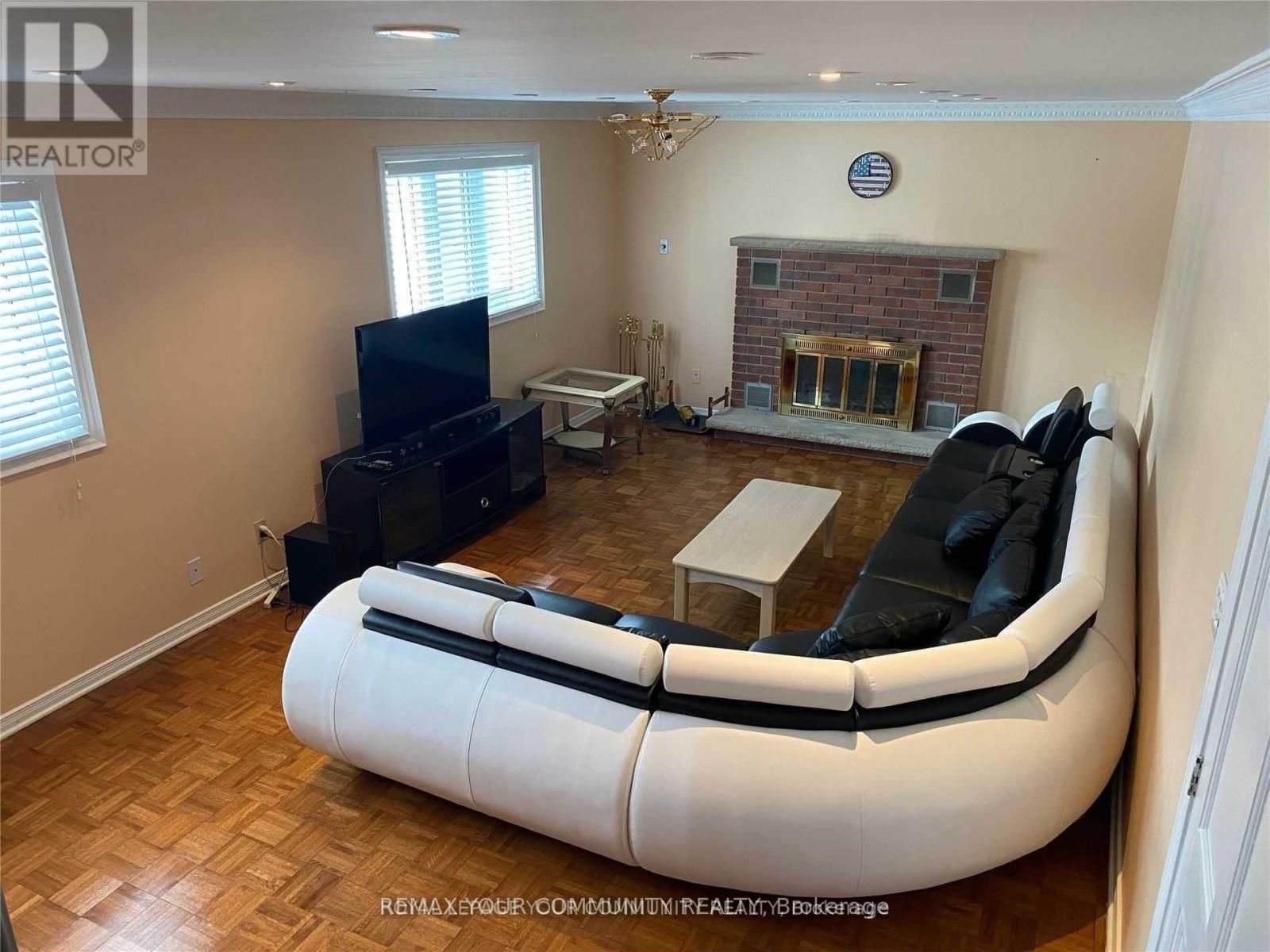 30 Forest Circle Court, Vaughan, Ontario  L4L 1N9 - Photo 9 - N12981896