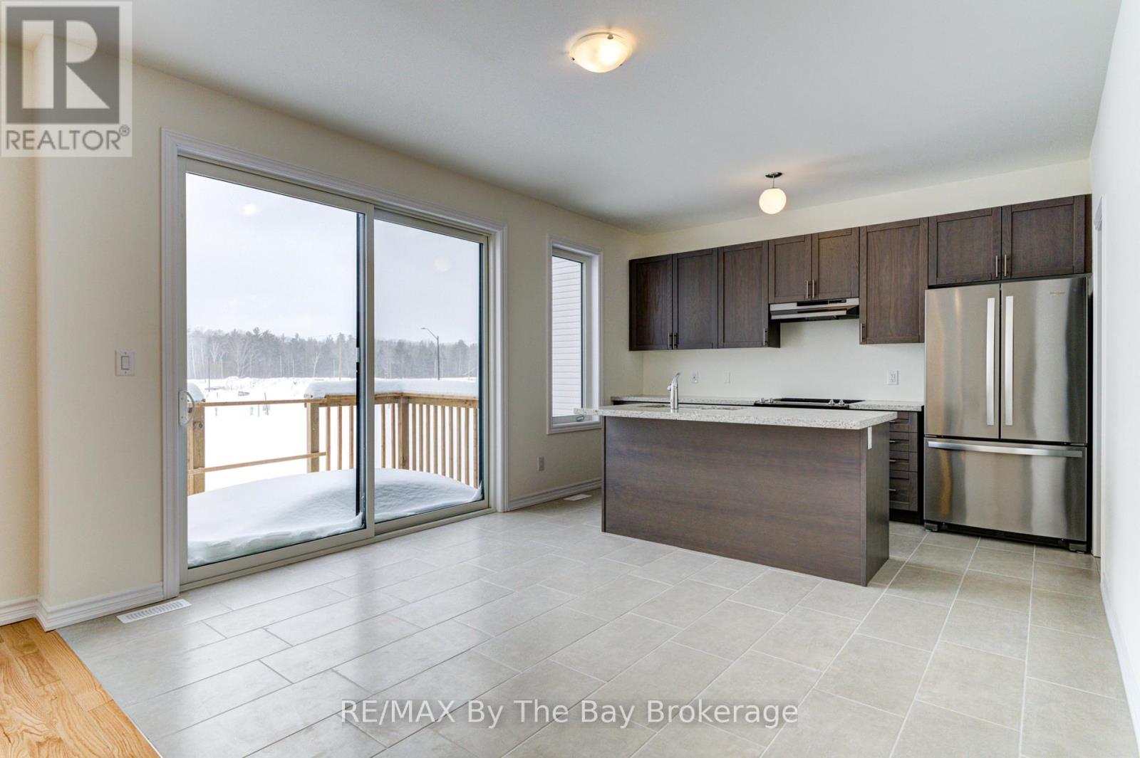 61 Rosanne Circle, Wasaga Beach, Ontario  L9Z 0M8 - Photo 12 - S12749070