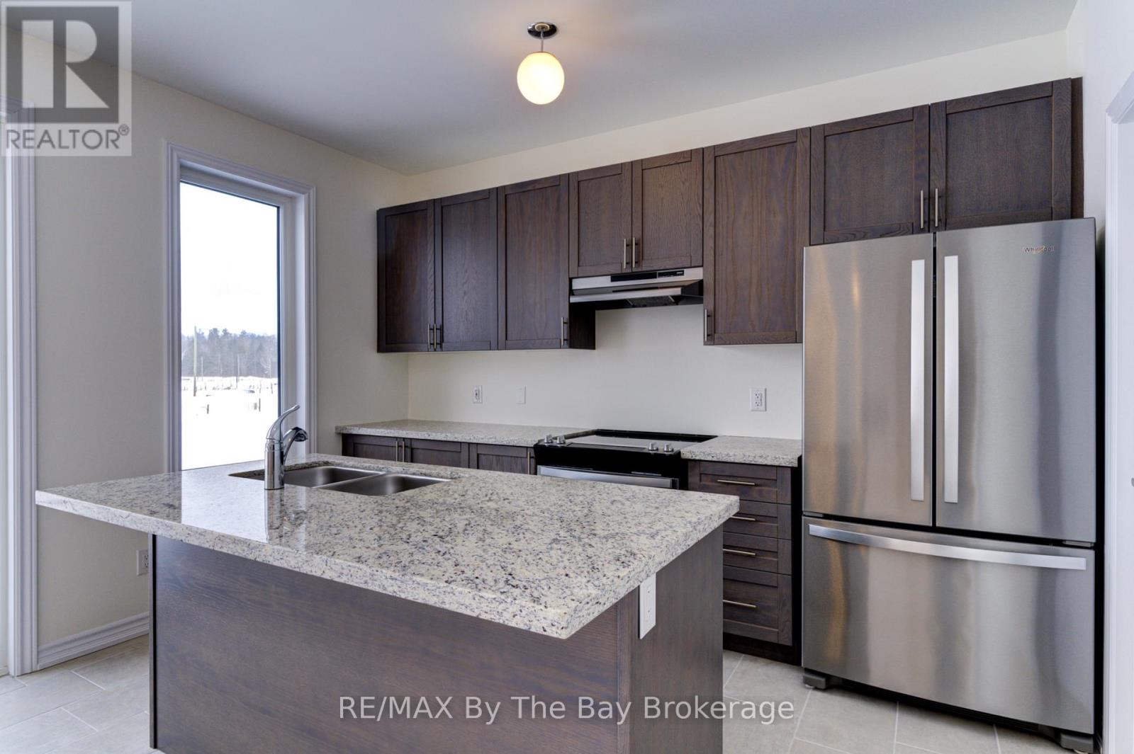 61 Rosanne Circle, Wasaga Beach, Ontario  L9Z 0M8 - Photo 14 - S12749070