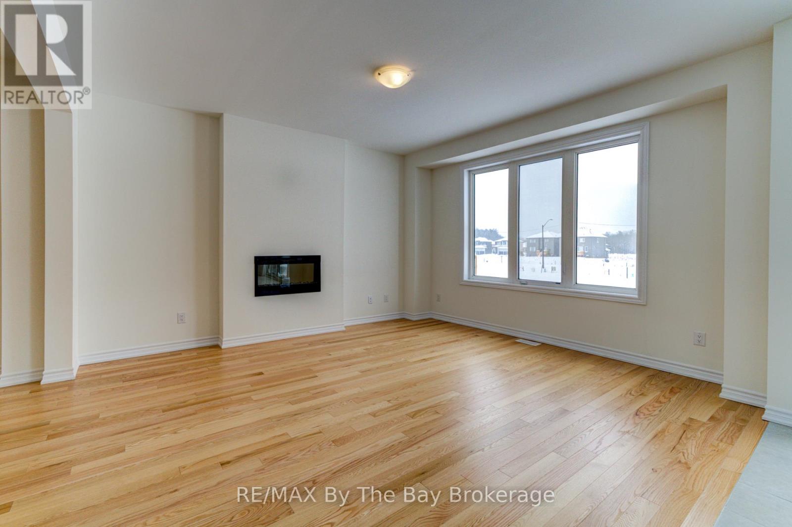 61 Rosanne Circle, Wasaga Beach, Ontario  L9Z 0M8 - Photo 9 - S12749070