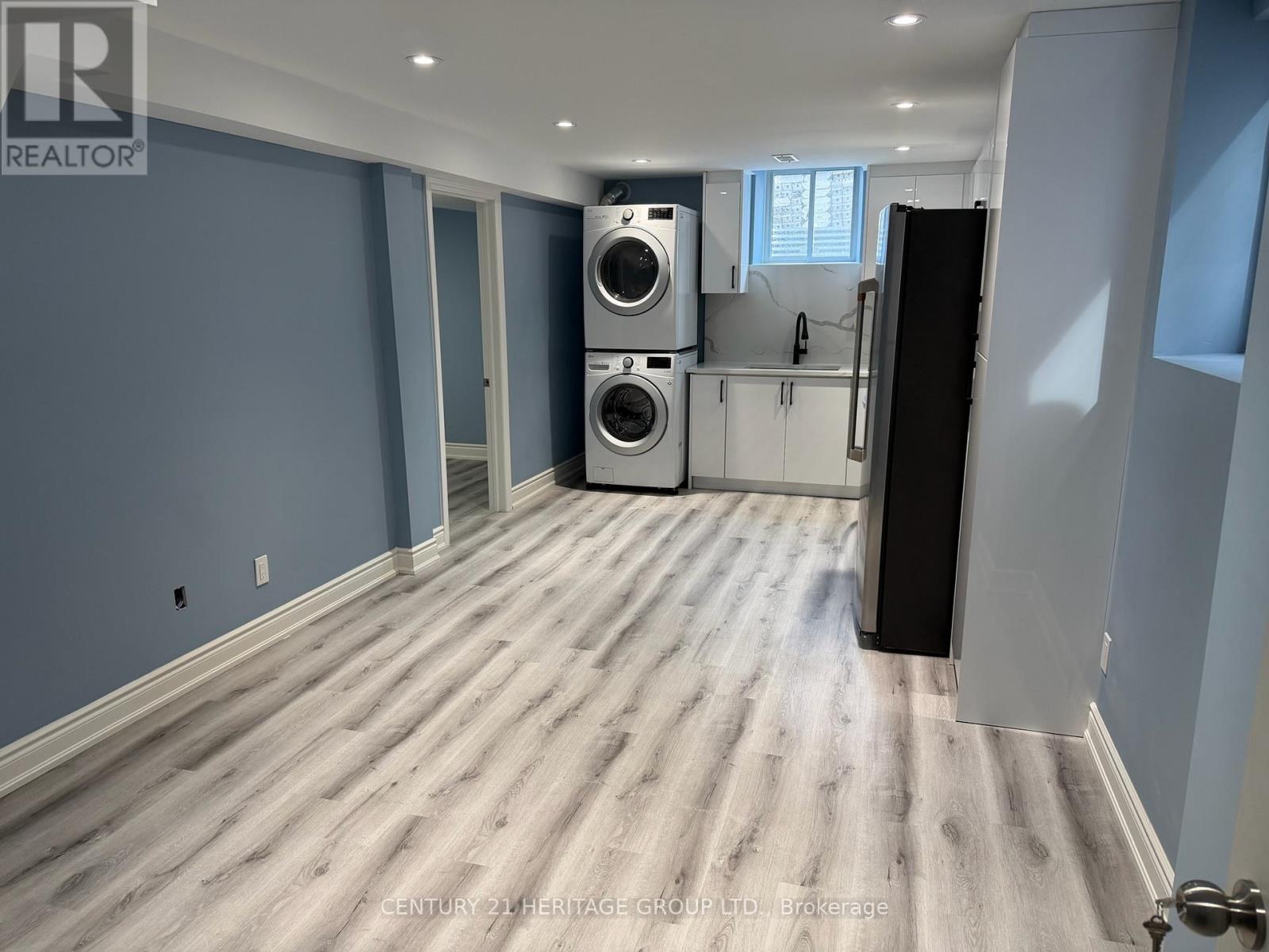 118 Sunridge Street, Richmond Hill, Ontario  L4E 3Z2 - Photo 8 - N12973532