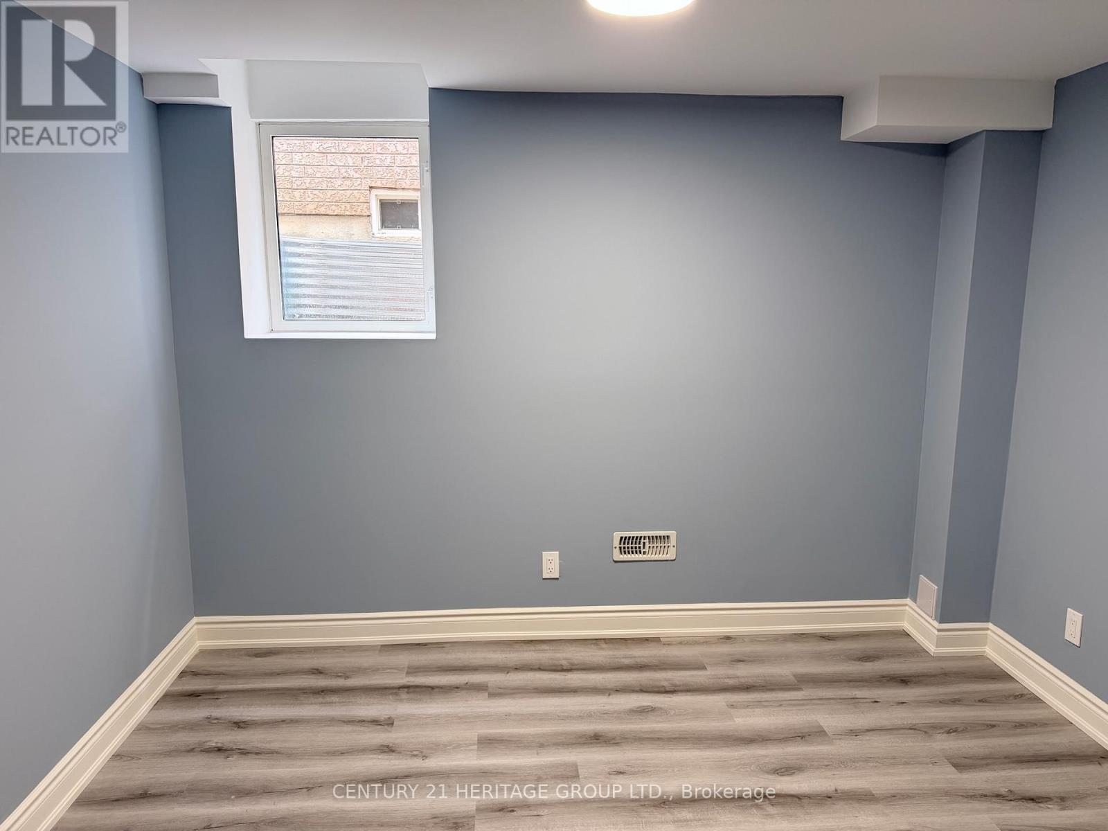 118 Sunridge Street, Richmond Hill, Ontario  L4E 3Z2 - Photo 11 - N12973532