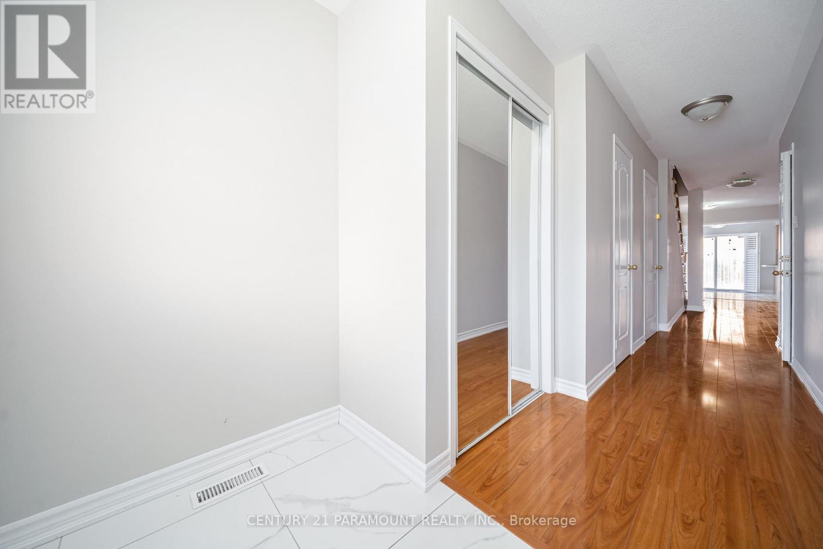 75 Crystal Glen Crescent, Brampton, Ontario  L6X 0K5 - Photo 6 - W12981530