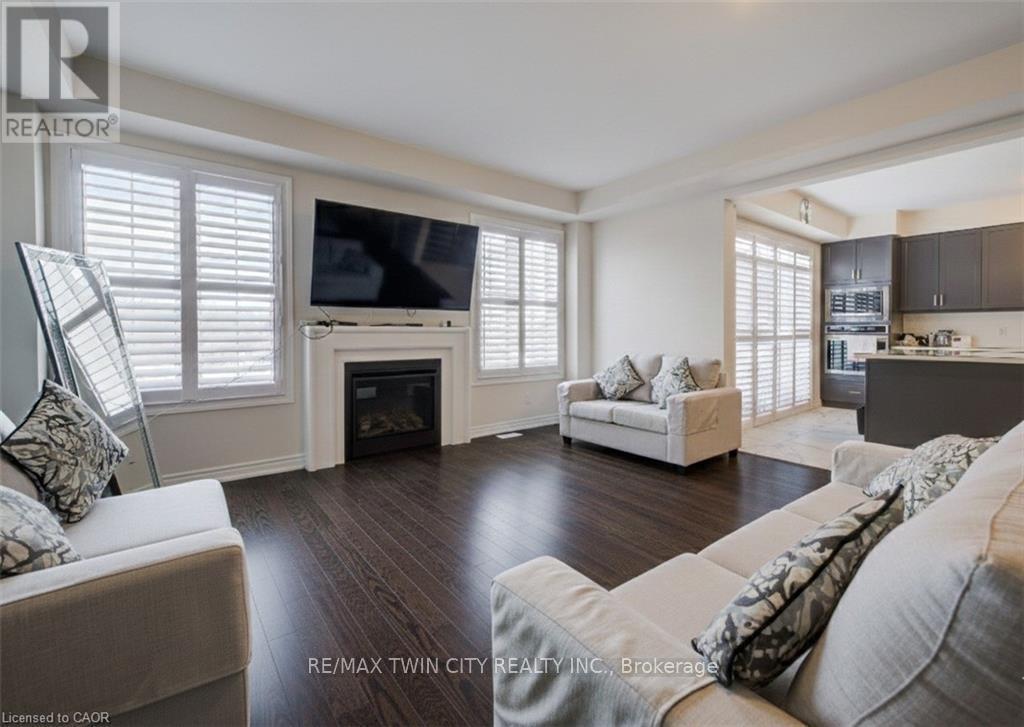 588 Beckview Crescent, Kitchener, Ontario N2R 0R4 - Photo 12 - X12750860