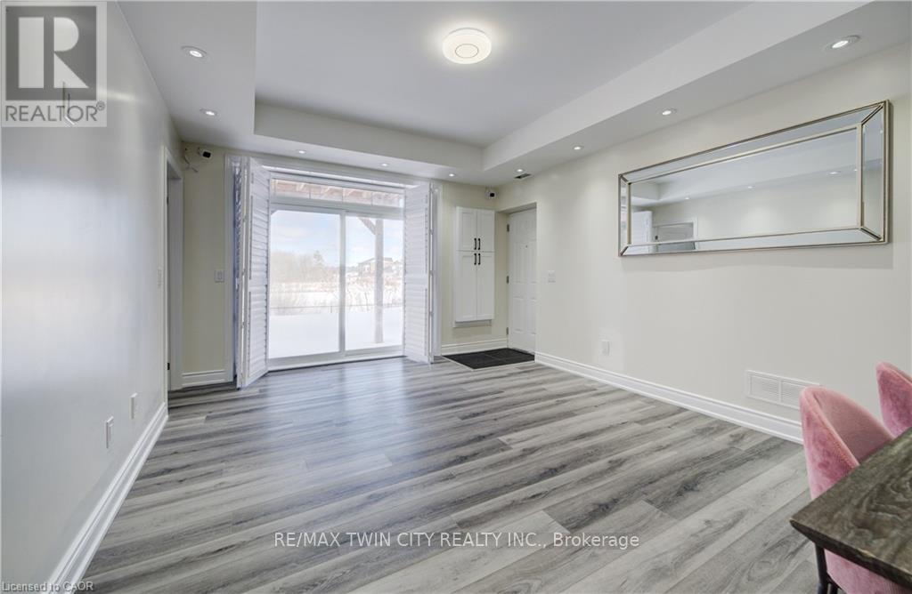 588 Beckview Crescent, Kitchener, Ontario N2R 0R4 - Photo 36 - X12750860