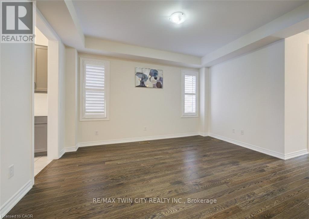 588 Beckview Crescent, Kitchener, Ontario N2R 0R4 - Photo 7 - X12750860