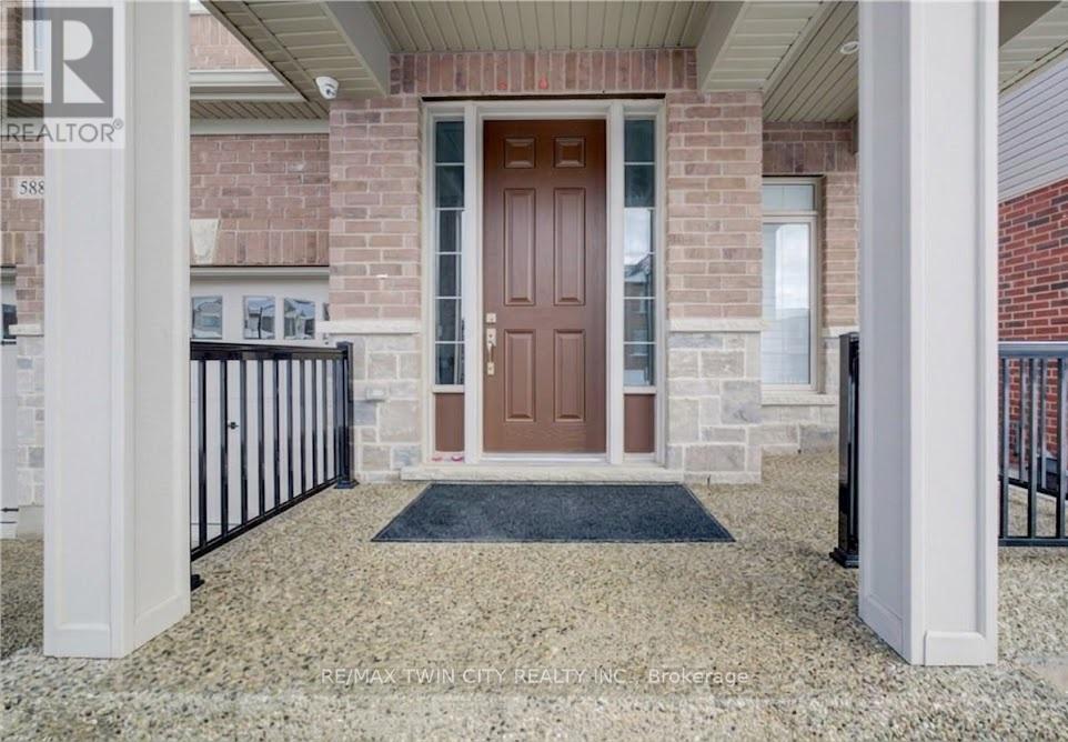 588 Beckview Crescent, Kitchener, Ontario N2R 0R4 - Photo 5 - X12750860