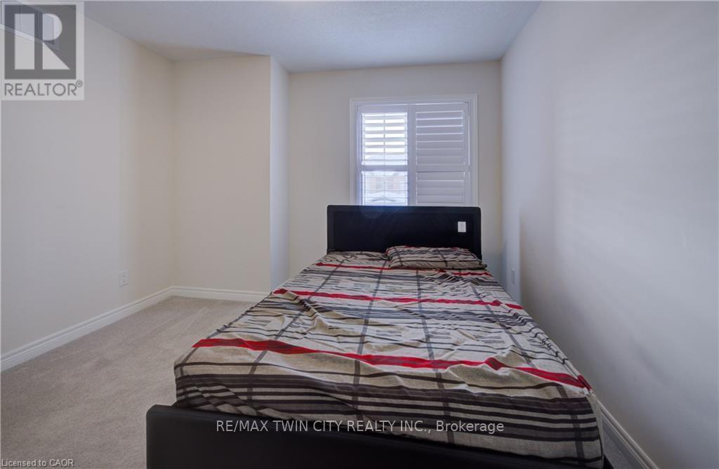 588 Beckview Crescent, Kitchener, Ontario N2R 0R4 - Photo 26 - X12750860