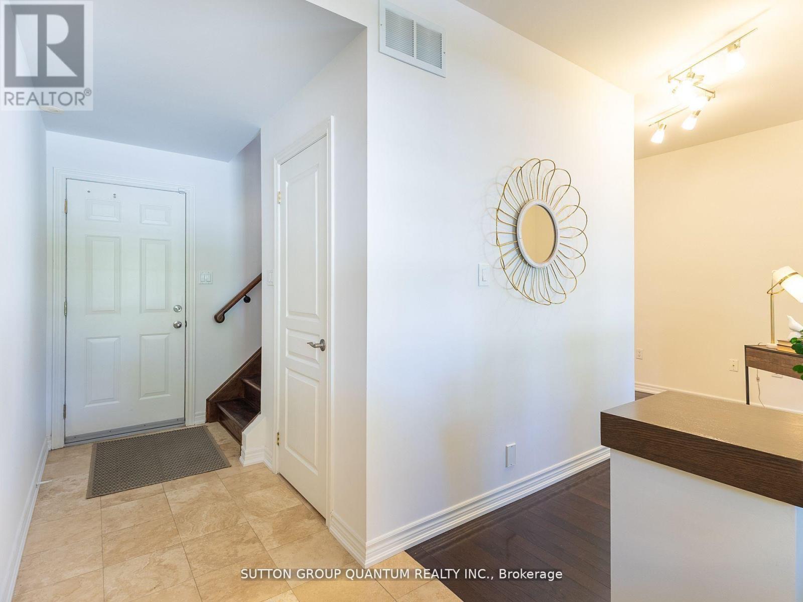 50 Rosewood Avenue, Mississauga, Ontario  L5G 4W3 - Photo 6 - W12981742