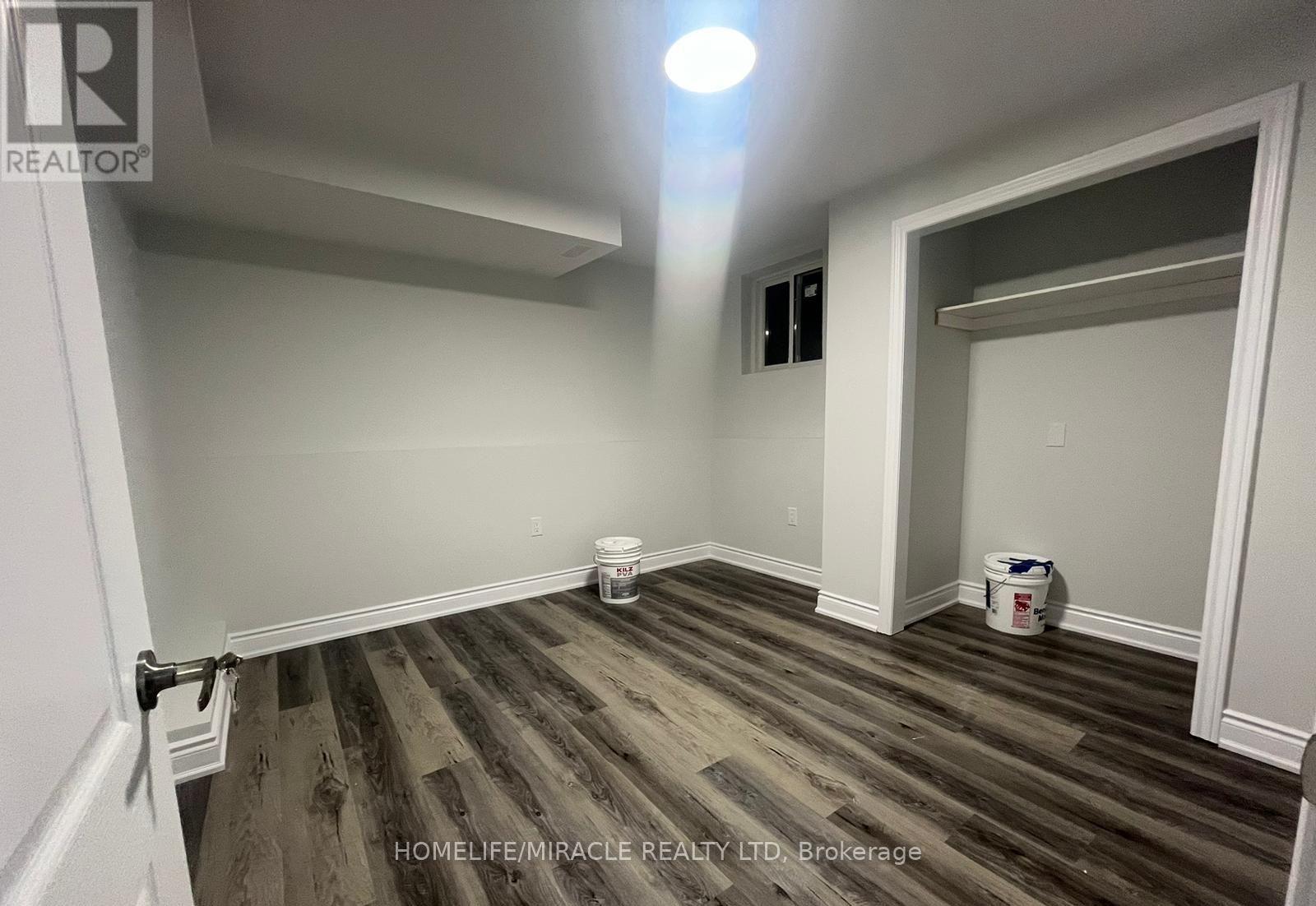 8 Rotherglen Court, Brampton, Ontario  L6X 2S1 - Photo 6 - W12981752