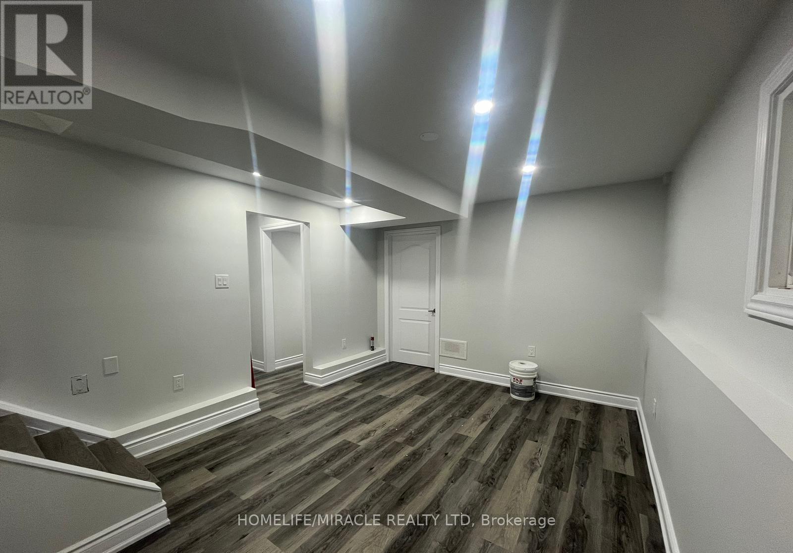 8 Rotherglen Court, Brampton, Ontario  L6X 2S1 - Photo 8 - W12981752