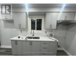 8 ROTHERGLEN COURT, Brampton, Ontario