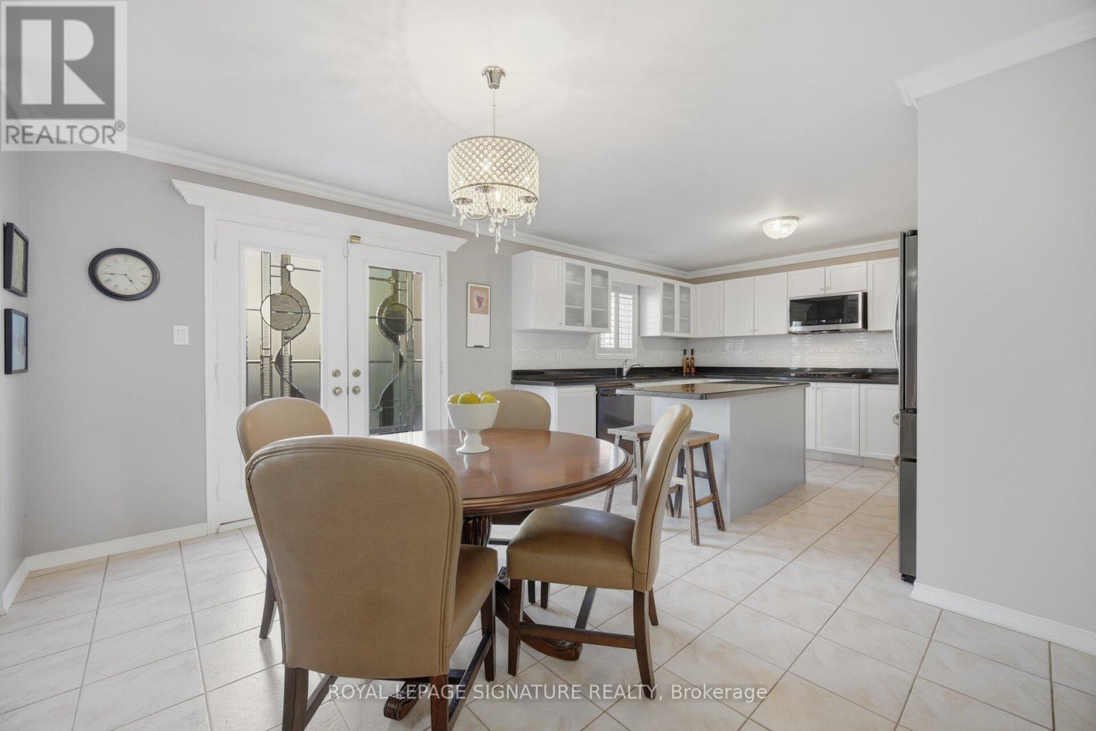 25 Madronna Gardens, Brampton, Ontario  L7A 2V9 - Photo 11 - W12981760