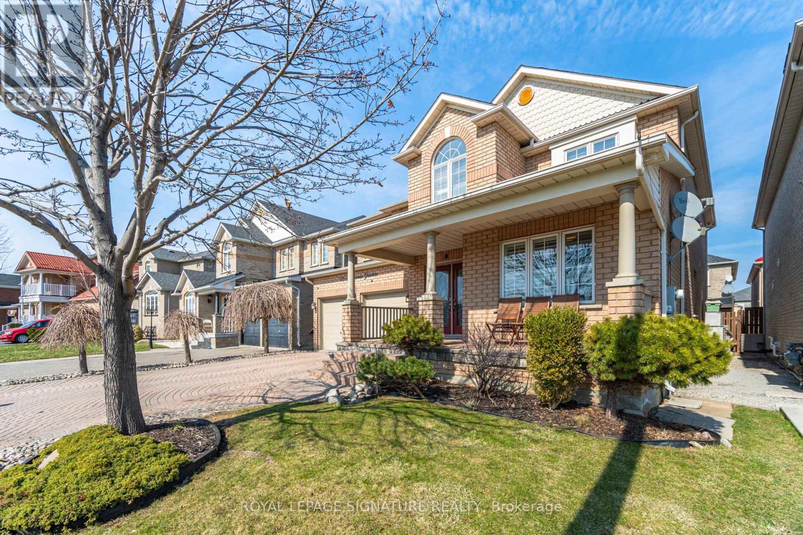 25 Madronna Gardens, Brampton, Ontario  L7A 2V9 - Photo 2 - W12981760