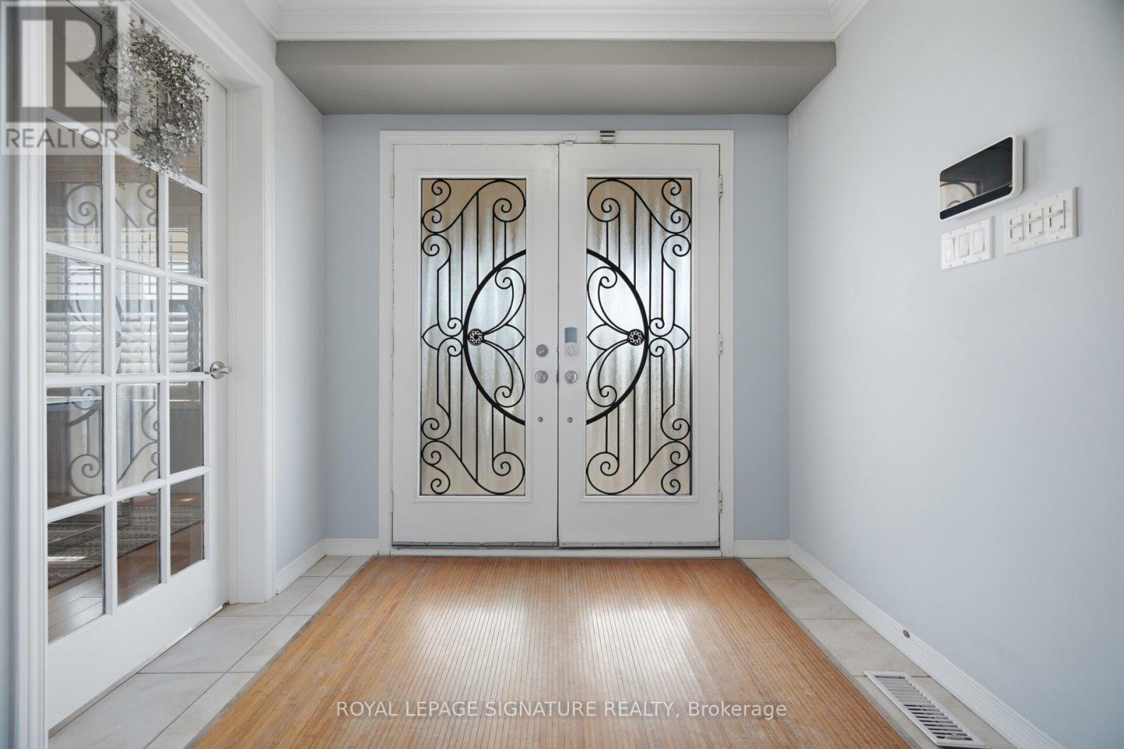 25 Madronna Gardens, Brampton, Ontario  L7A 2V9 - Photo 3 - W12981760