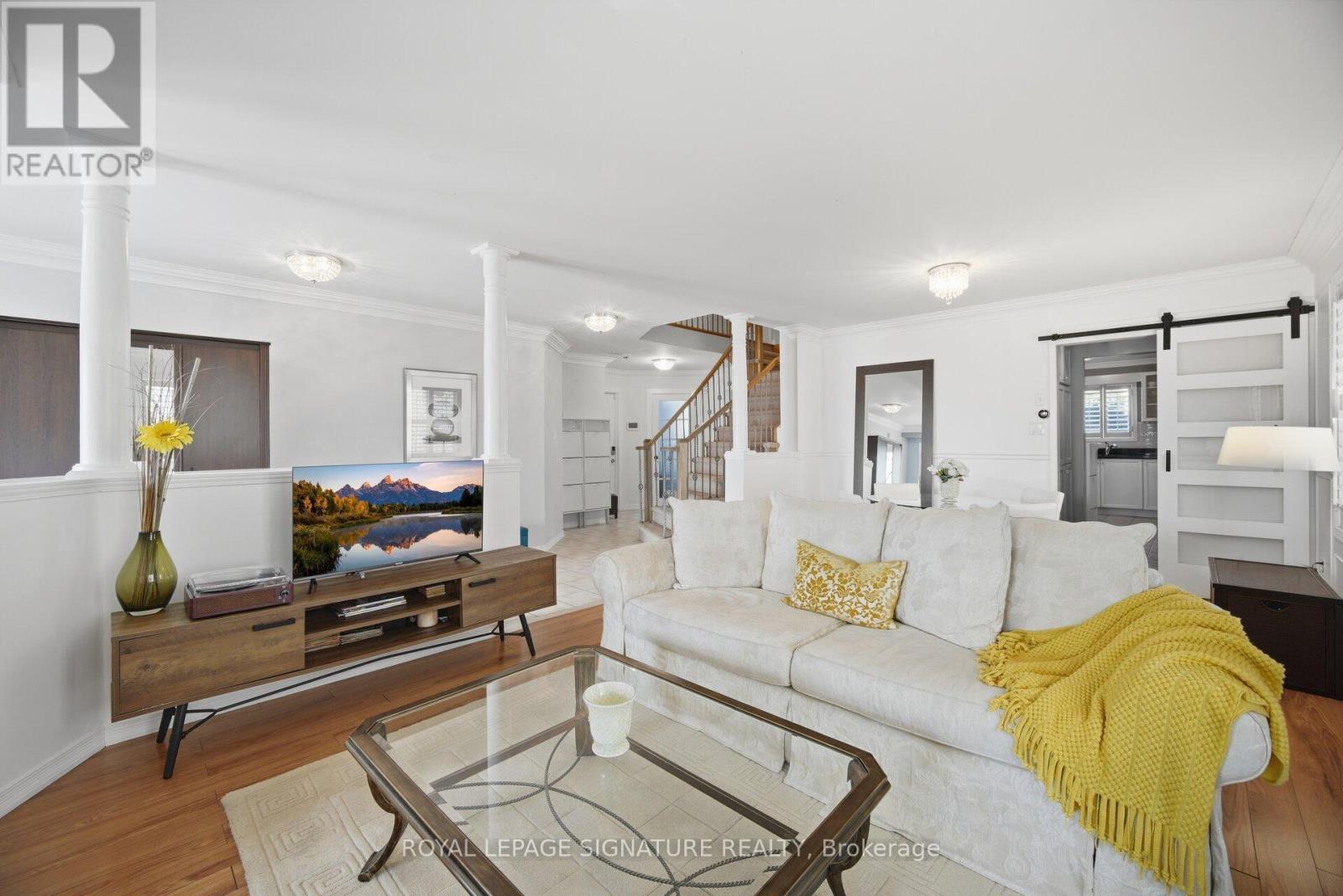 25 Madronna Gardens, Brampton, Ontario  L7A 2V9 - Photo 5 - W12981760