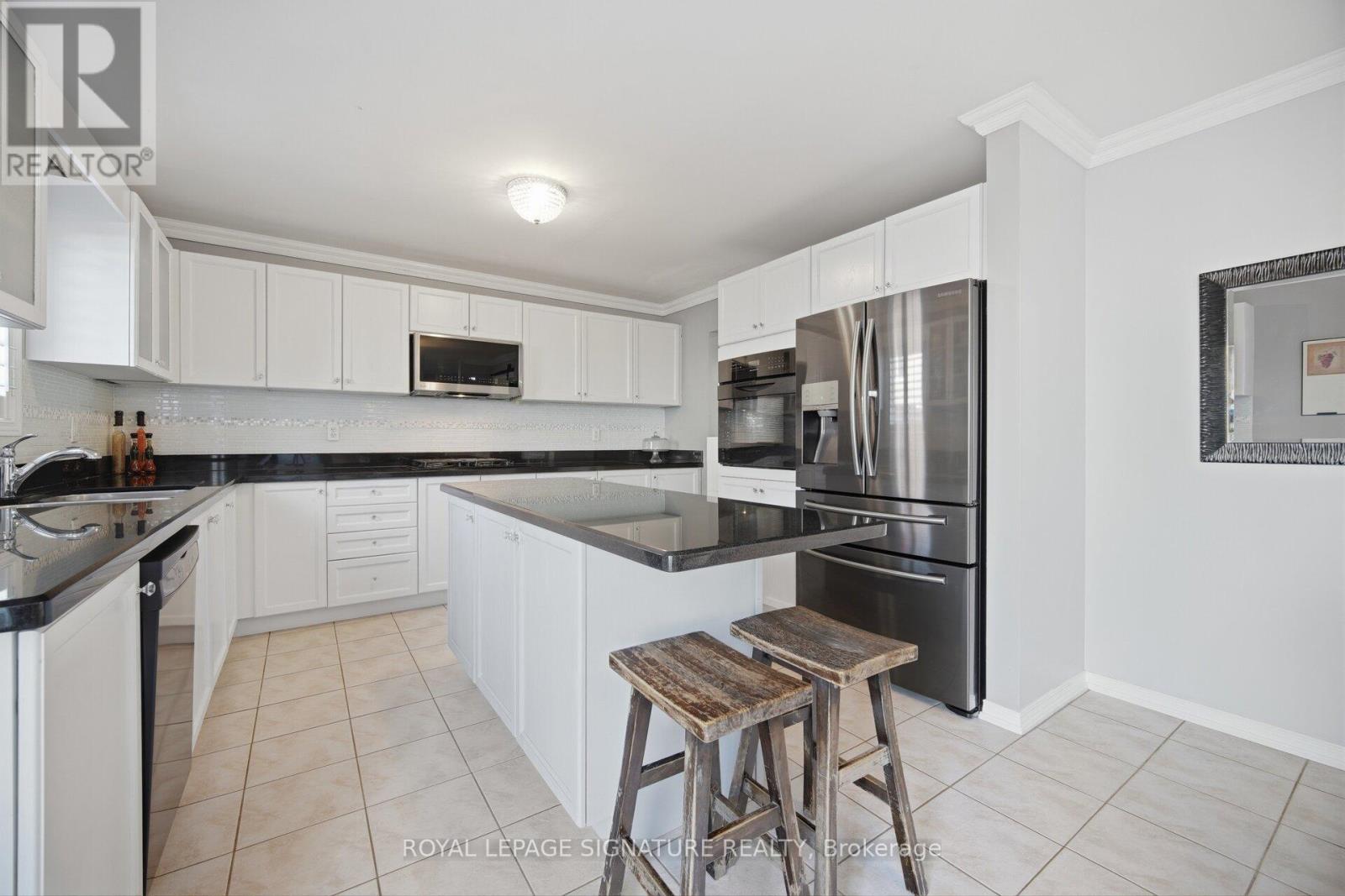 25 Madronna Gardens, Brampton, Ontario  L7A 2V9 - Photo 7 - W12981760