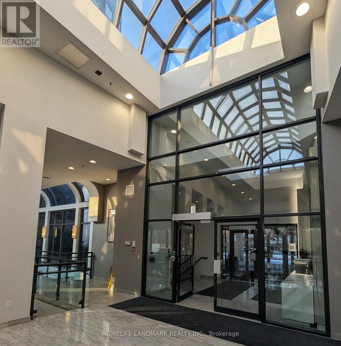 004 - 1 Hickory Tree Road, Toronto, Ontario  M9N 3W4 - Photo 4 - W12981762