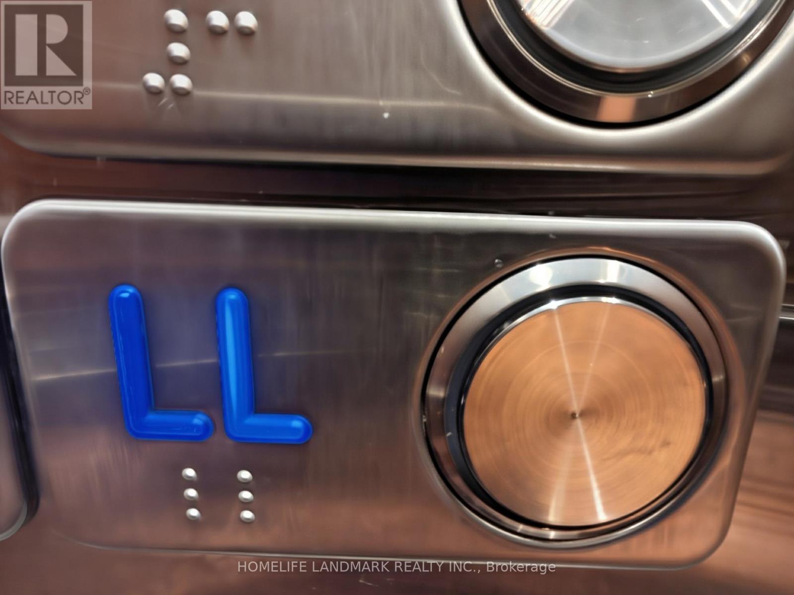 004 - 1 Hickory Tree Road, Toronto, Ontario  M9N 3W4 - Photo 6 - W12981762