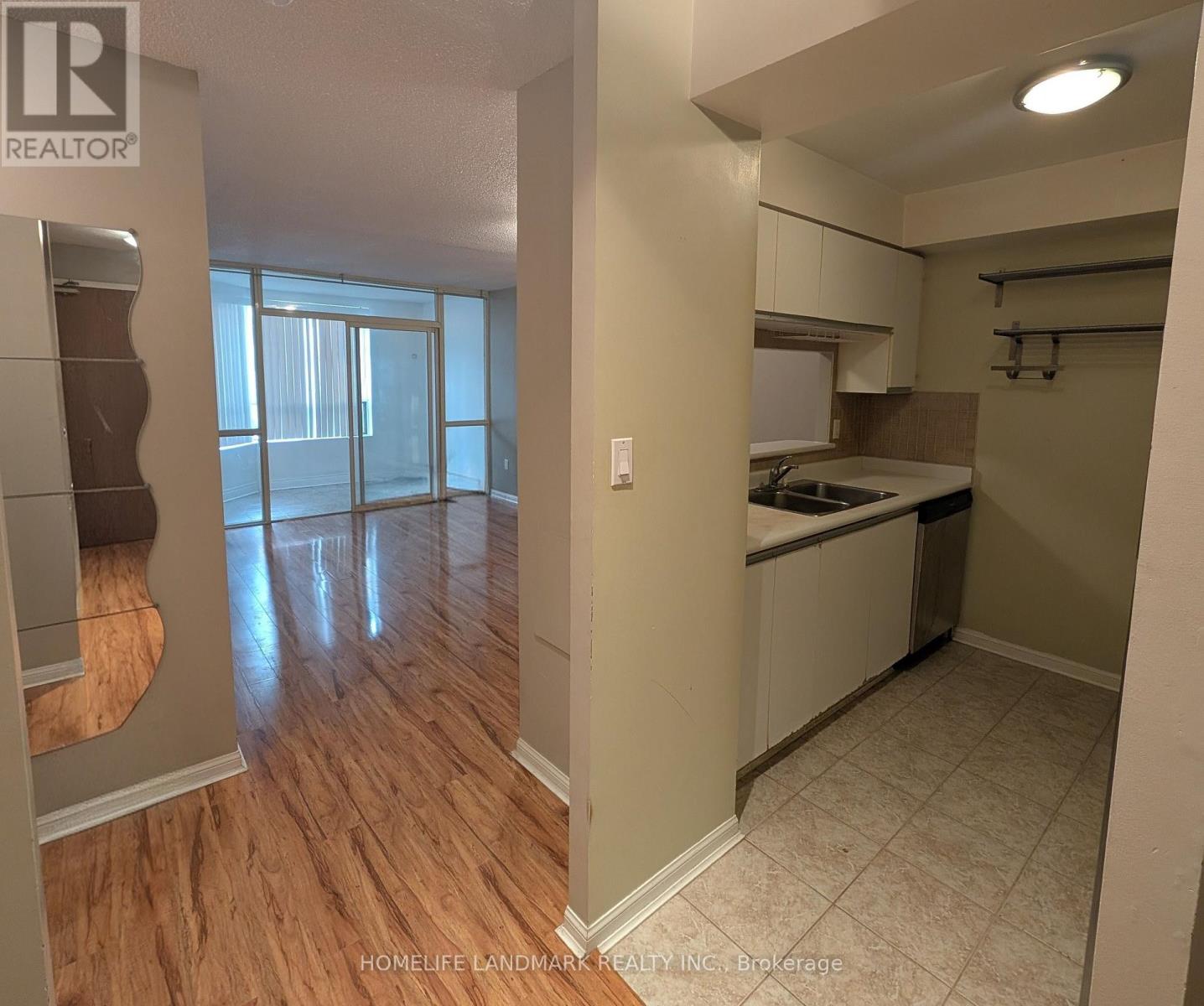 004 - 1 Hickory Tree Road, Toronto, Ontario  M9N 3W4 - Photo 8 - W12981762