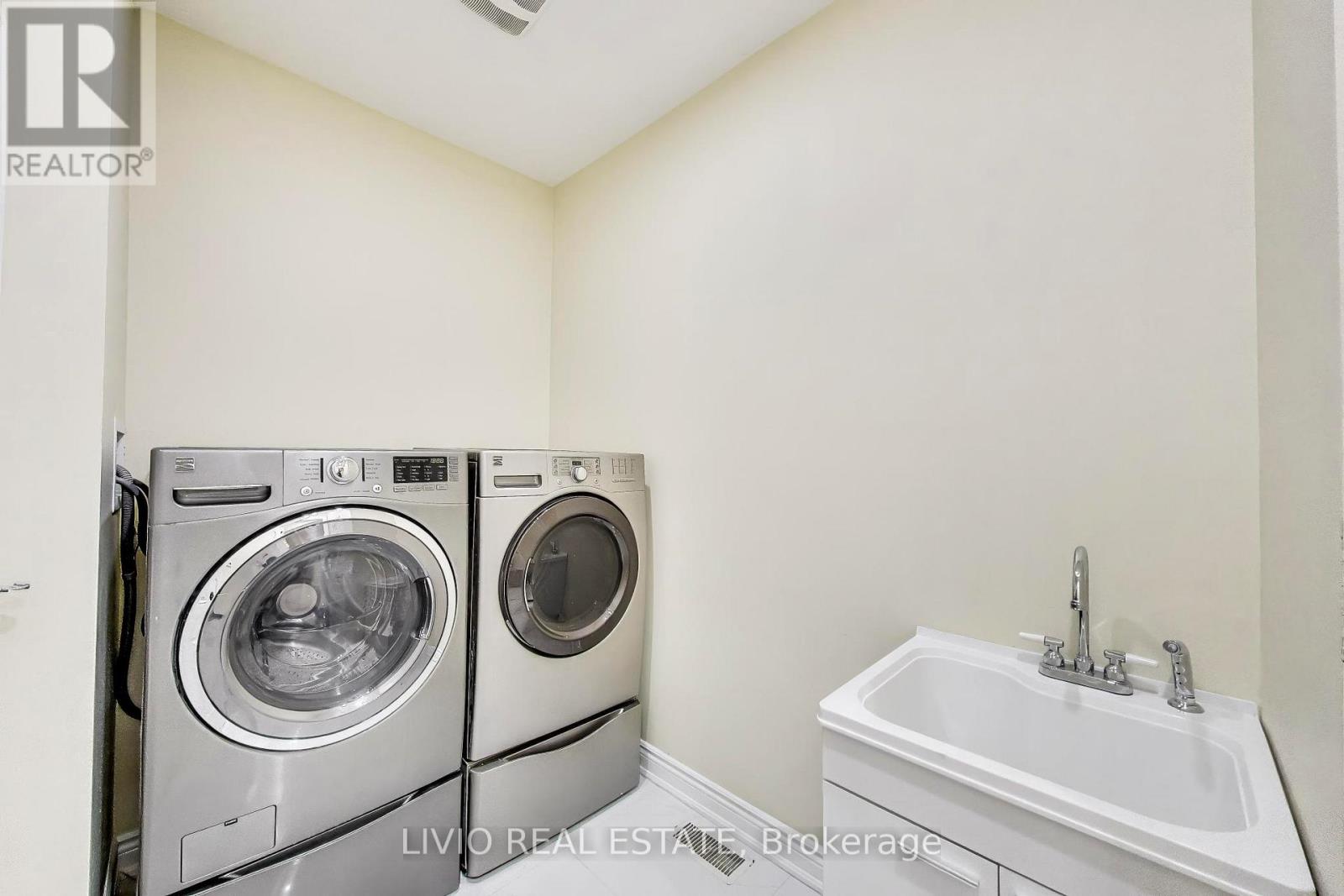 232 Thorndale Road, Brampton, Ontario  L6P 3H5 - Photo 21 - W12981776