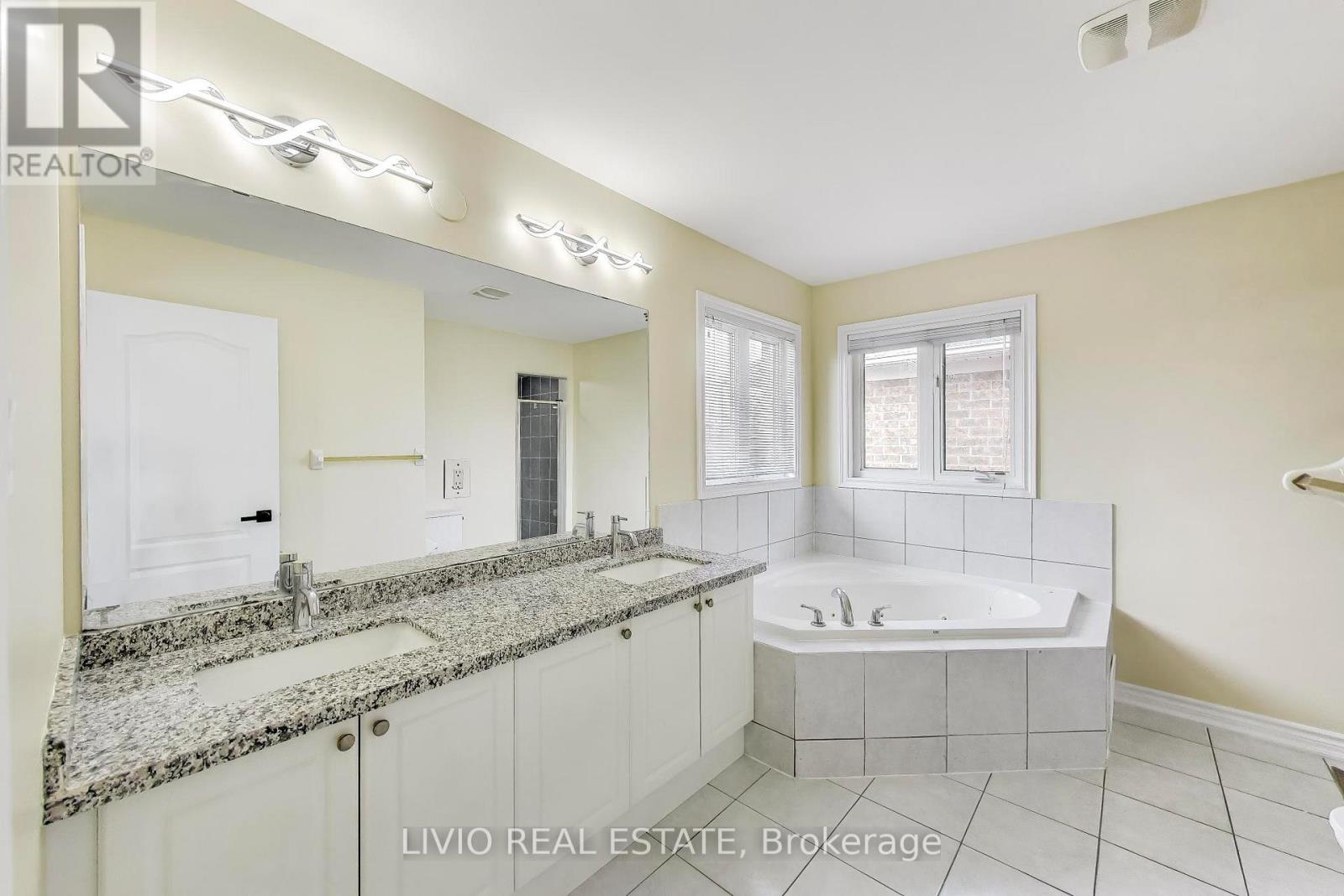 232 Thorndale Road, Brampton, Ontario  L6P 3H5 - Photo 30 - W12981776