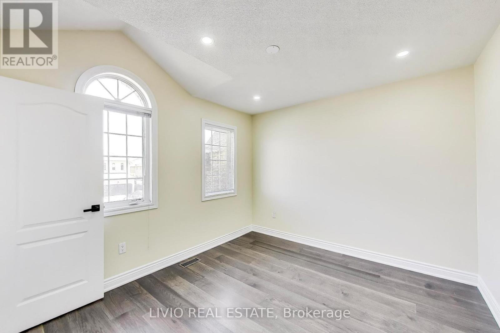 232 Thorndale Road, Brampton, Ontario  L6P 3H5 - Photo 32 - W12981776