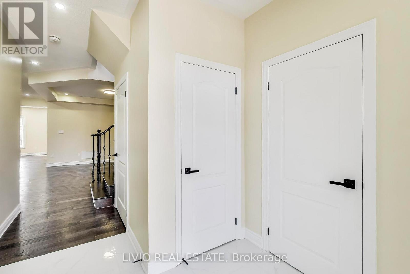 232 Thorndale Road, Brampton, Ontario  L6P 3H5 - Photo 4 - W12981776