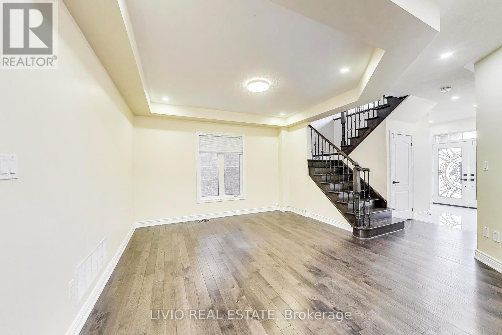 232 Thorndale Road, Brampton, Ontario  L6P 3H5 - Photo 5 - W12981776