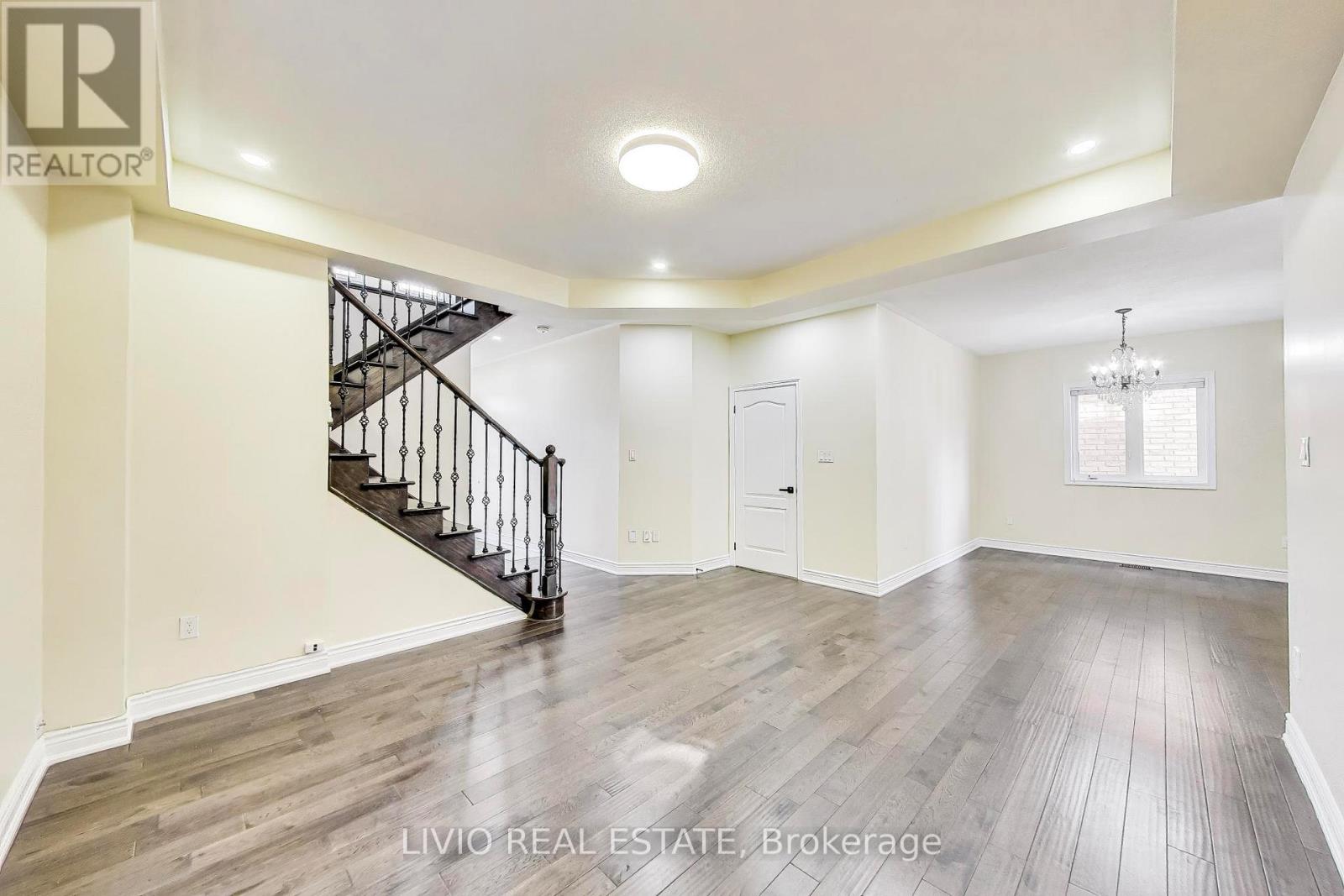 232 Thorndale Road, Brampton, Ontario  L6P 3H5 - Photo 6 - W12981776