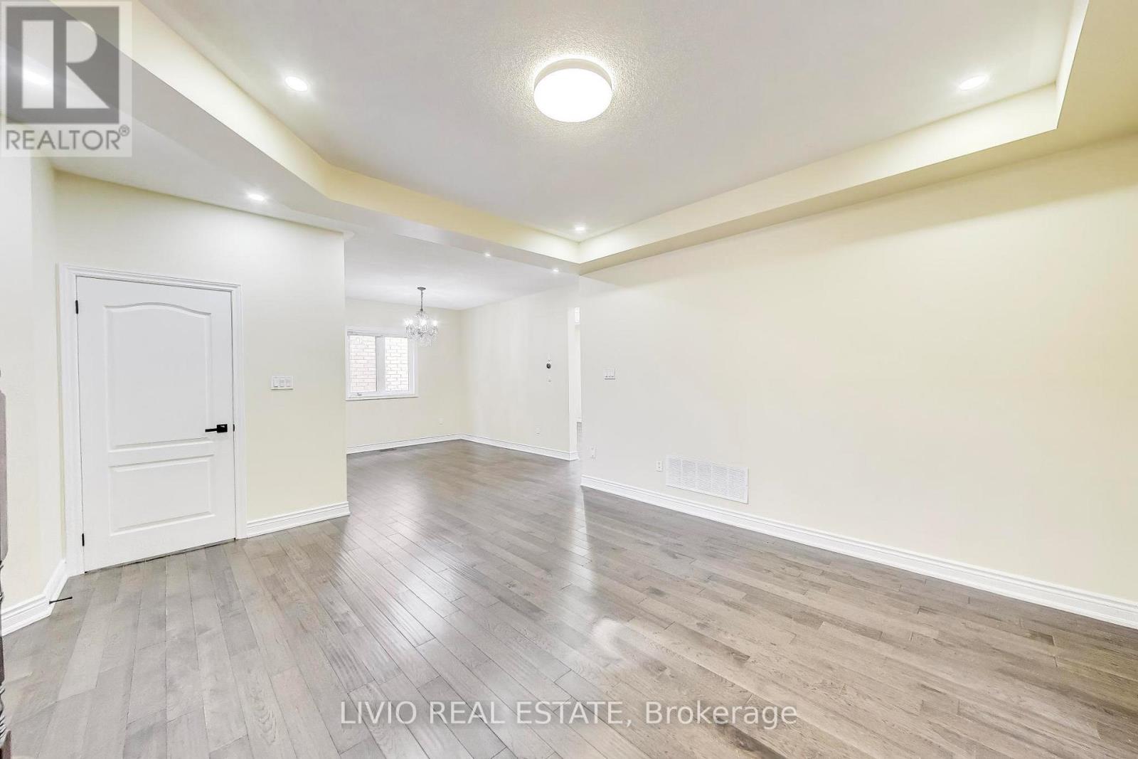 232 Thorndale Road, Brampton, Ontario  L6P 3H5 - Photo 7 - W12981776