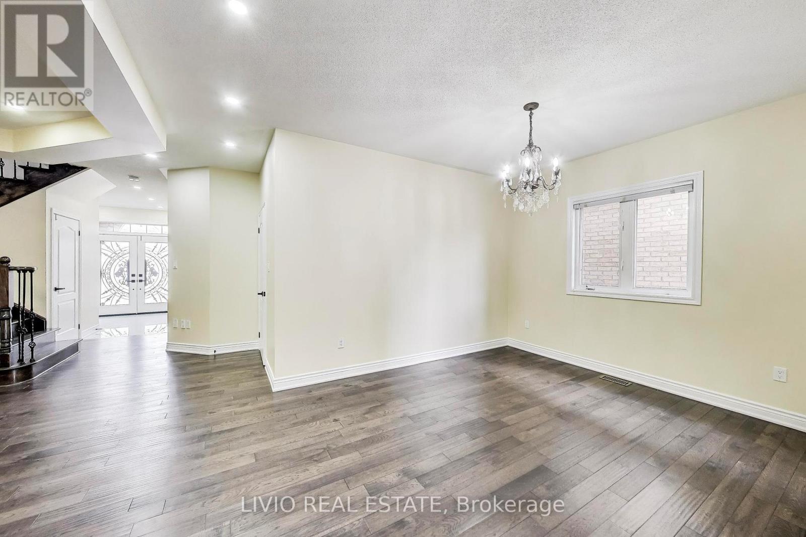 232 Thorndale Road, Brampton, Ontario  L6P 3H5 - Photo 8 - W12981776