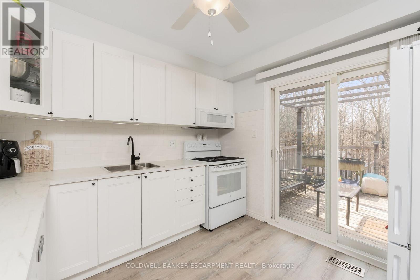 222 Churchill Road N, Halton Hills, Ontario  L7J 2J2 - Photo 14 - W12981794