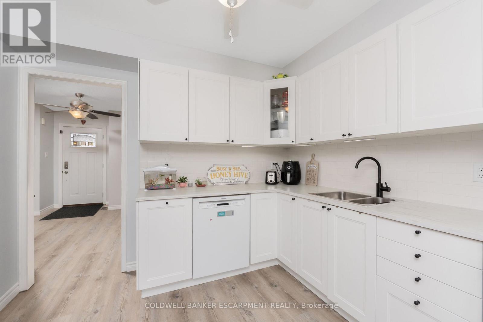 222 Churchill Road N, Halton Hills, Ontario  L7J 2J2 - Photo 15 - W12981794