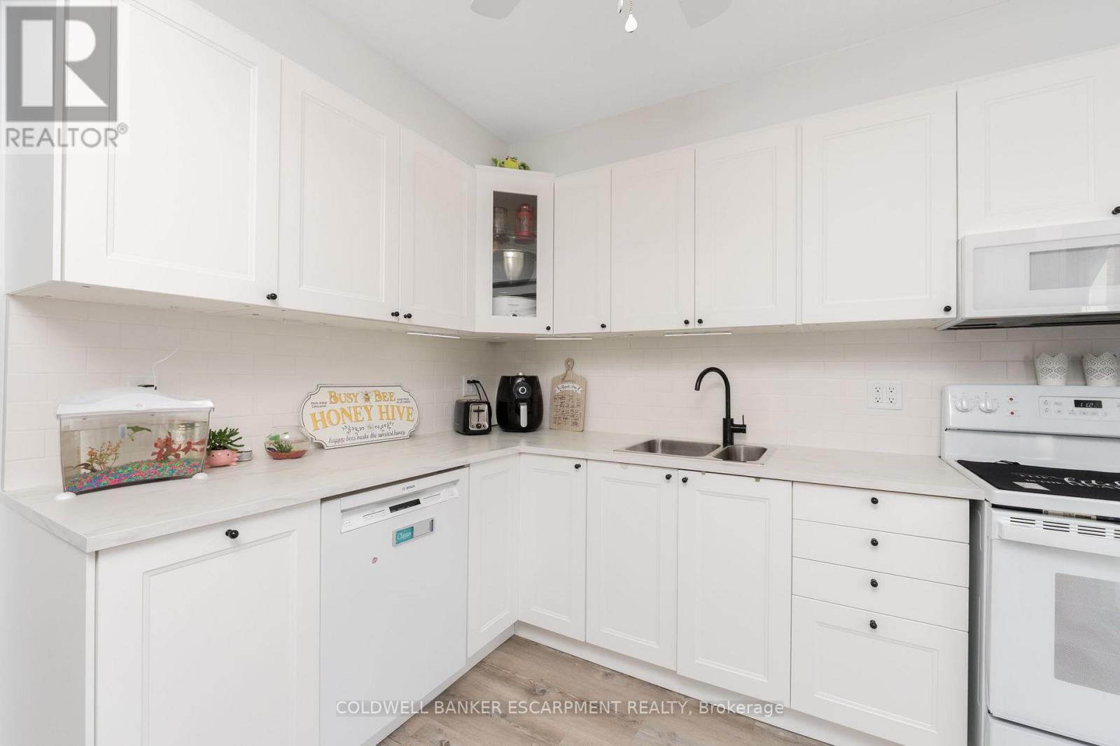 222 Churchill Road N, Halton Hills, Ontario  L7J 2J2 - Photo 16 - W12981794