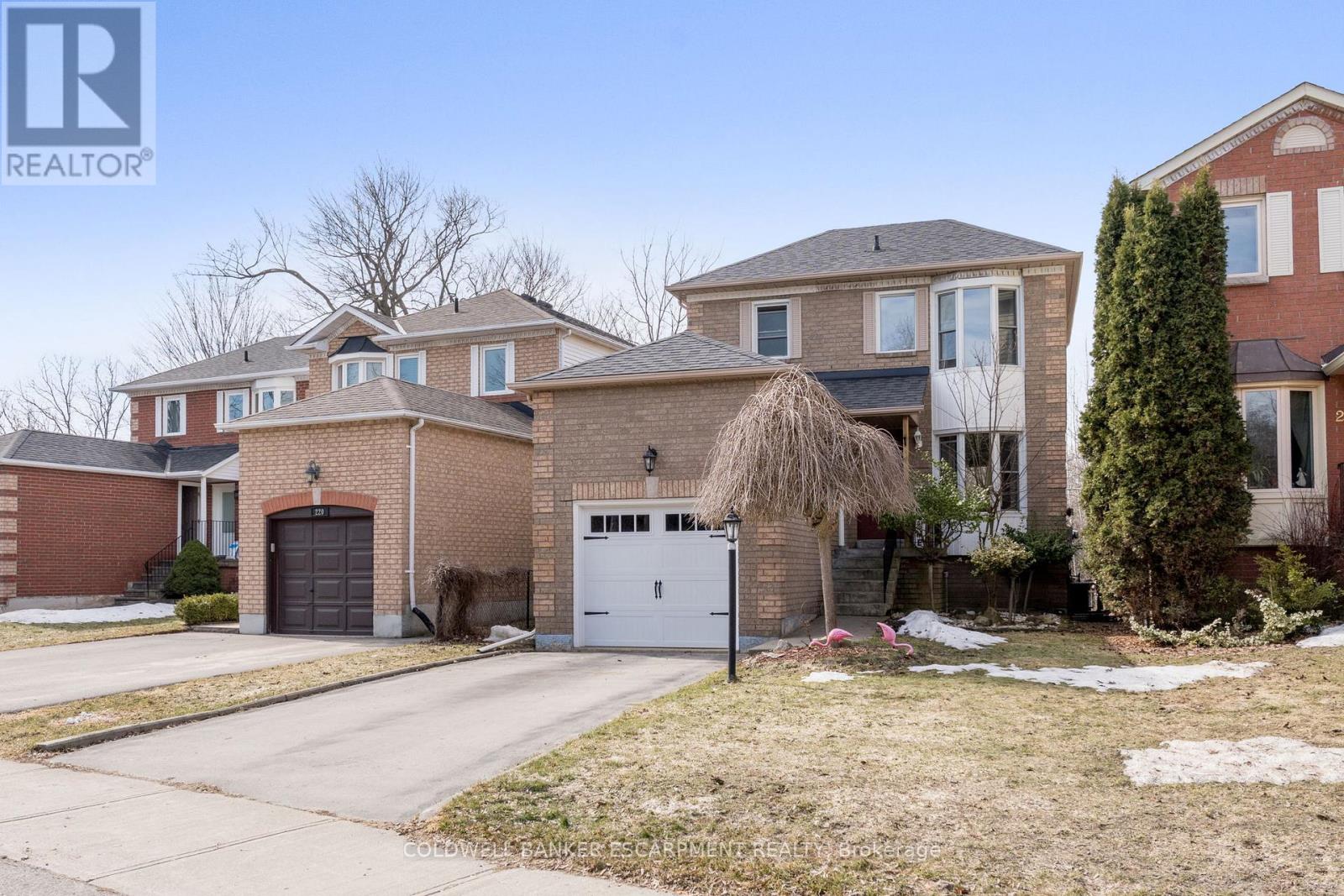 222 Churchill Road N, Halton Hills, Ontario  L7J 2J2 - Photo 2 - W12981794