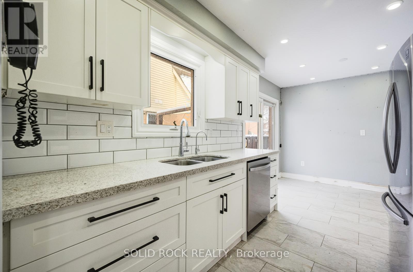 12 Torrance Wood, Brampton, Ontario  L6Y 2N3 - Photo 16 - W12981810