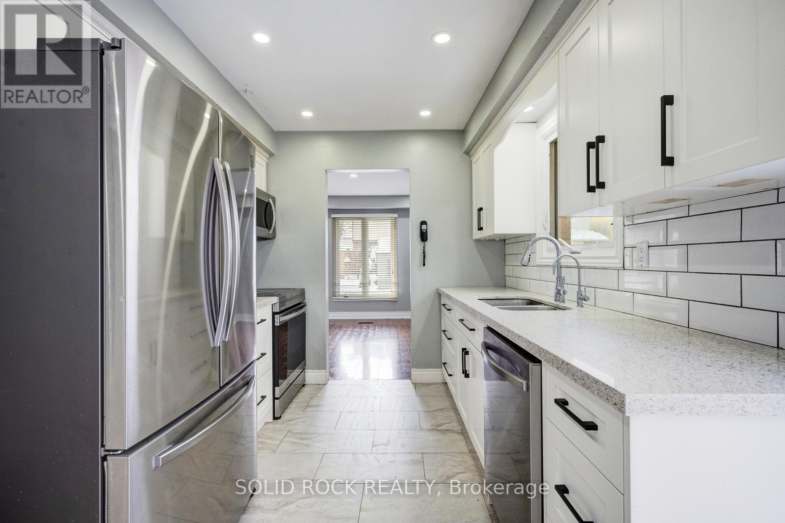 12 Torrance Wood, Brampton, Ontario  L6Y 2N3 - Photo 19 - W12981810